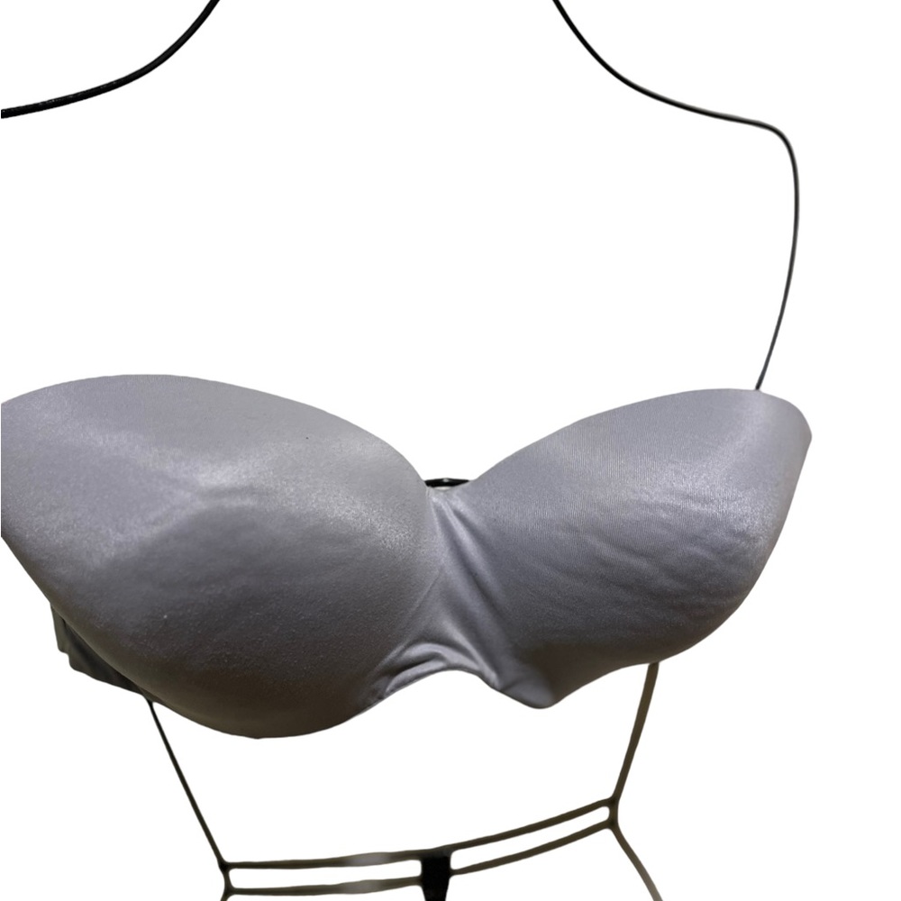 Victoria’s Secret 38D underwire strapless bra